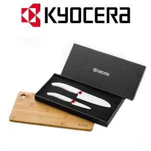 Kyocera - Set Coltello Spelucchino 75mm+ Coltello Santoku 140mm+Tagliere Bambu 